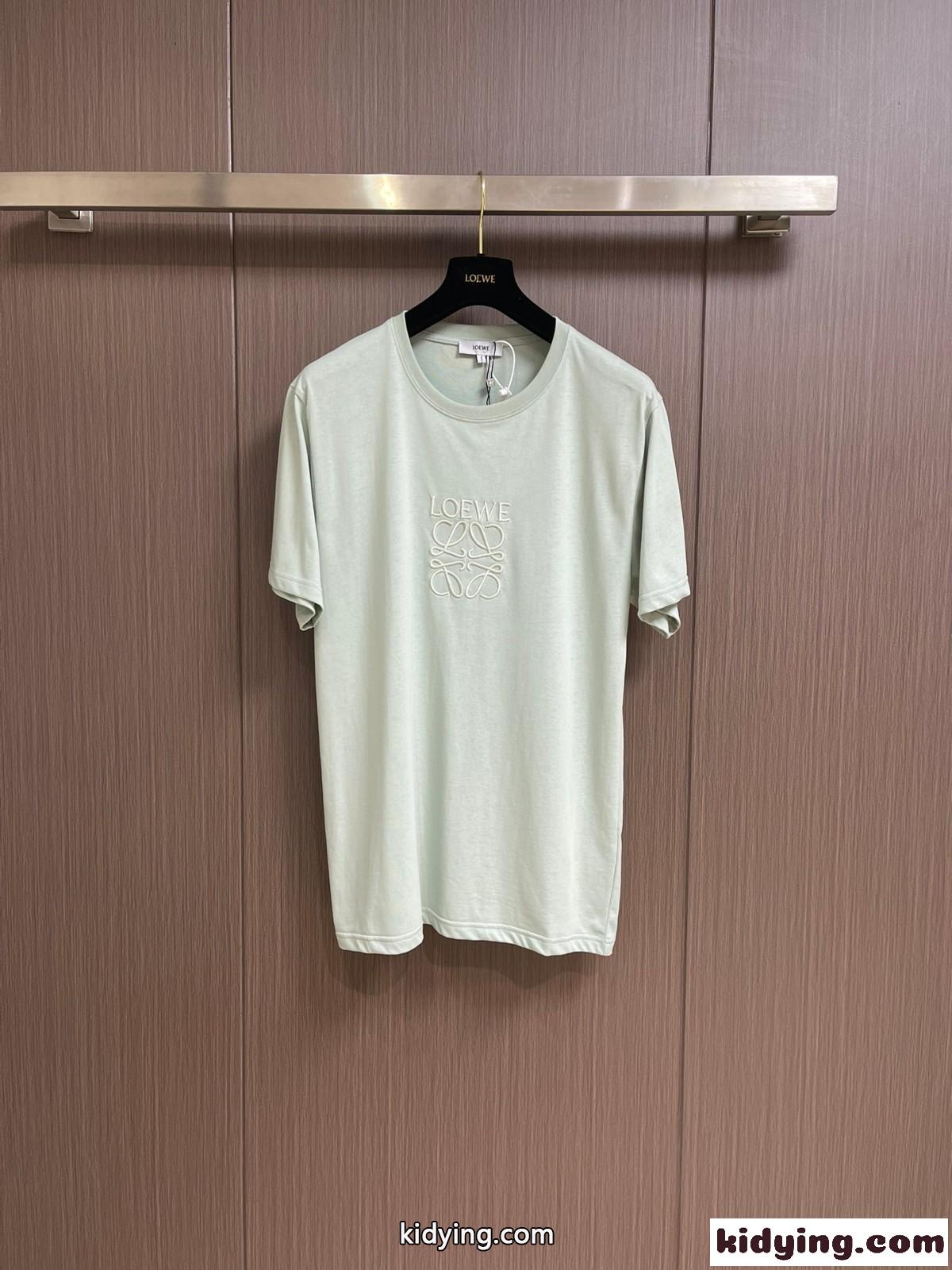 シンプル ロエベ Tシャツ 偽物 アナグラム 刺繍入り 半袖Tシャツ ライトグリーン-1
