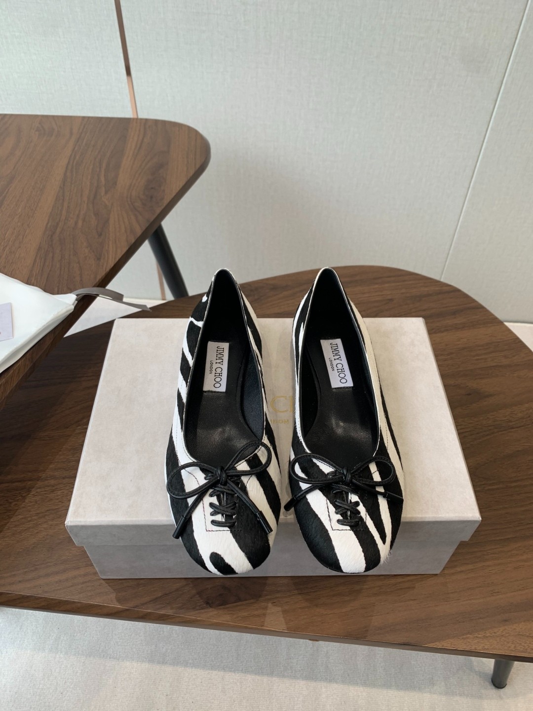 人気 お洒落 ゼブラ柄 フラットシューズ ジミーチュウ パンプス スーパーコピー-2