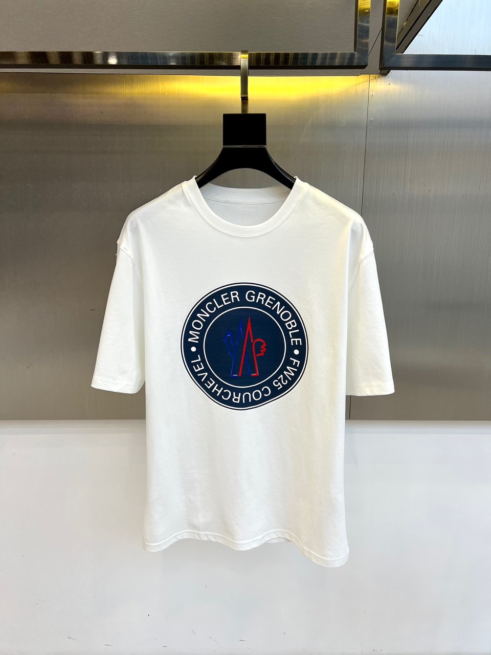 お洒落 サークルロゴ 半袖Tシャツ モンクレール Tシャツ 偽物 ホワイト-2