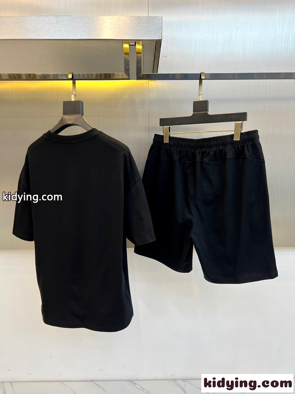 クルーネック 半袖Tシャツ ショートパンツ 上下セット グッチ セットアップ 偽物 ブラック-1