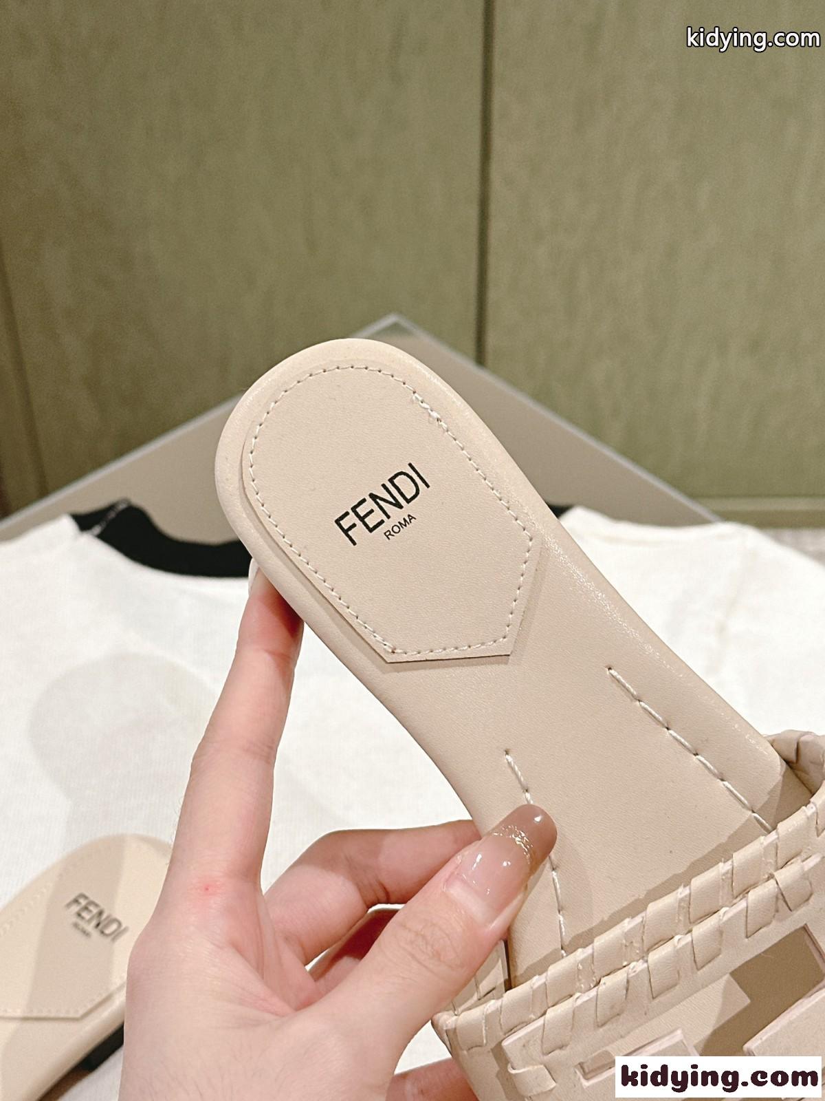 人気 バゲット レザー スライド フェンディ サンダル スーパーコピー ベージュ-4