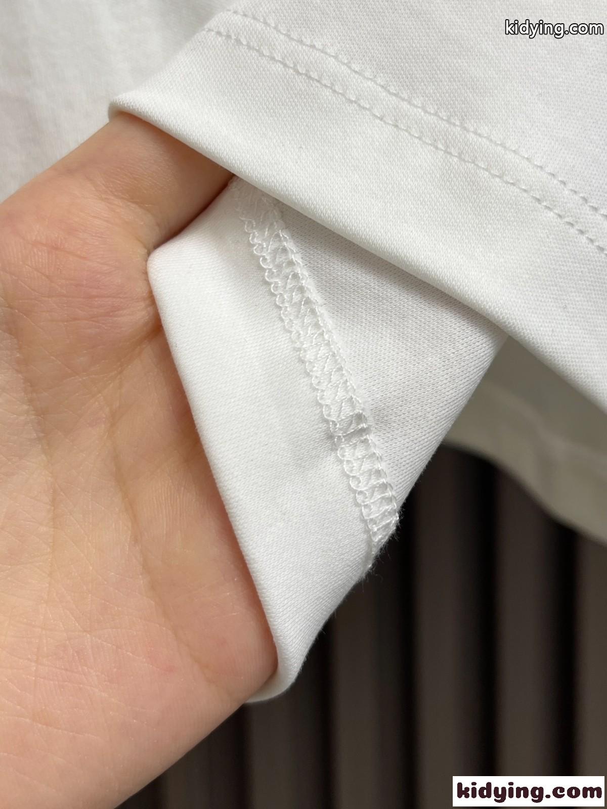 シンプル 合わせやすい ロゴ 長袖Tシャツ フェンディ Tシャツ コピー クルーネック-3