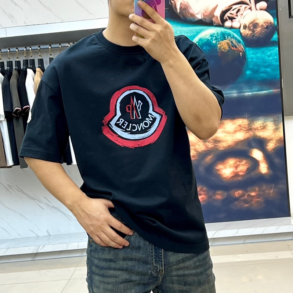 定番 ロゴ入り クルーネック 半袖Tシャツ モンクレール Tシャツ 偽物 ブラック-2