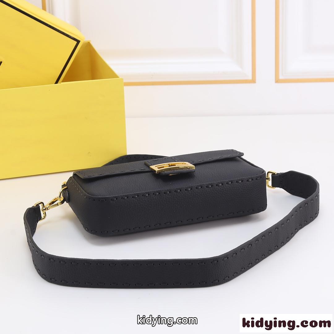 定番 人気 FENDI フェンディ ハンドステッチ ミディアム バゲットバッグ コピー ブラック-0