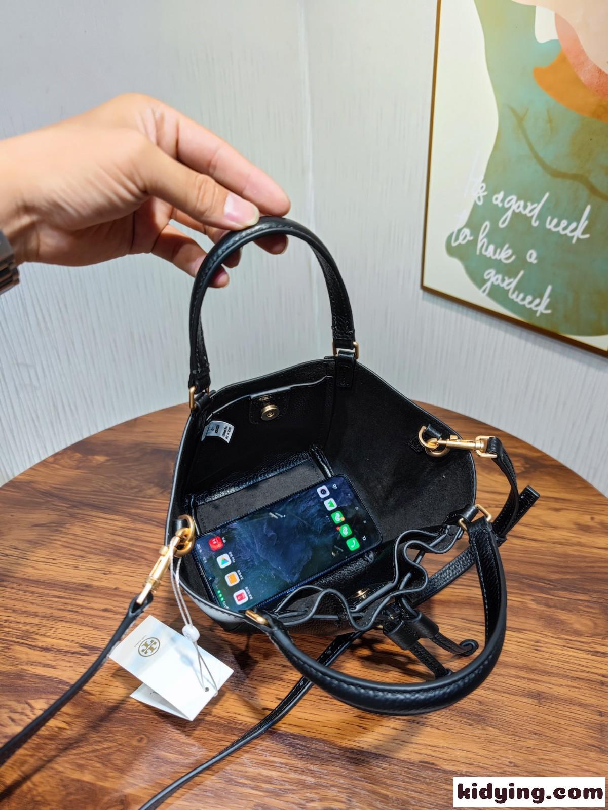 人気 ドローストリング レディース 可愛い ロゴ ソフト レザー トリー バーチ バッグ コピー スモールサイズ-3