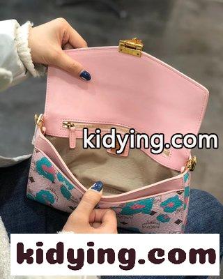 エムシーエム 財布 ピンク コピー 2021春夏の新型迷彩チェーンバッグ 財布式デザイン 現金層クリップと複数のカードスロットがある-1