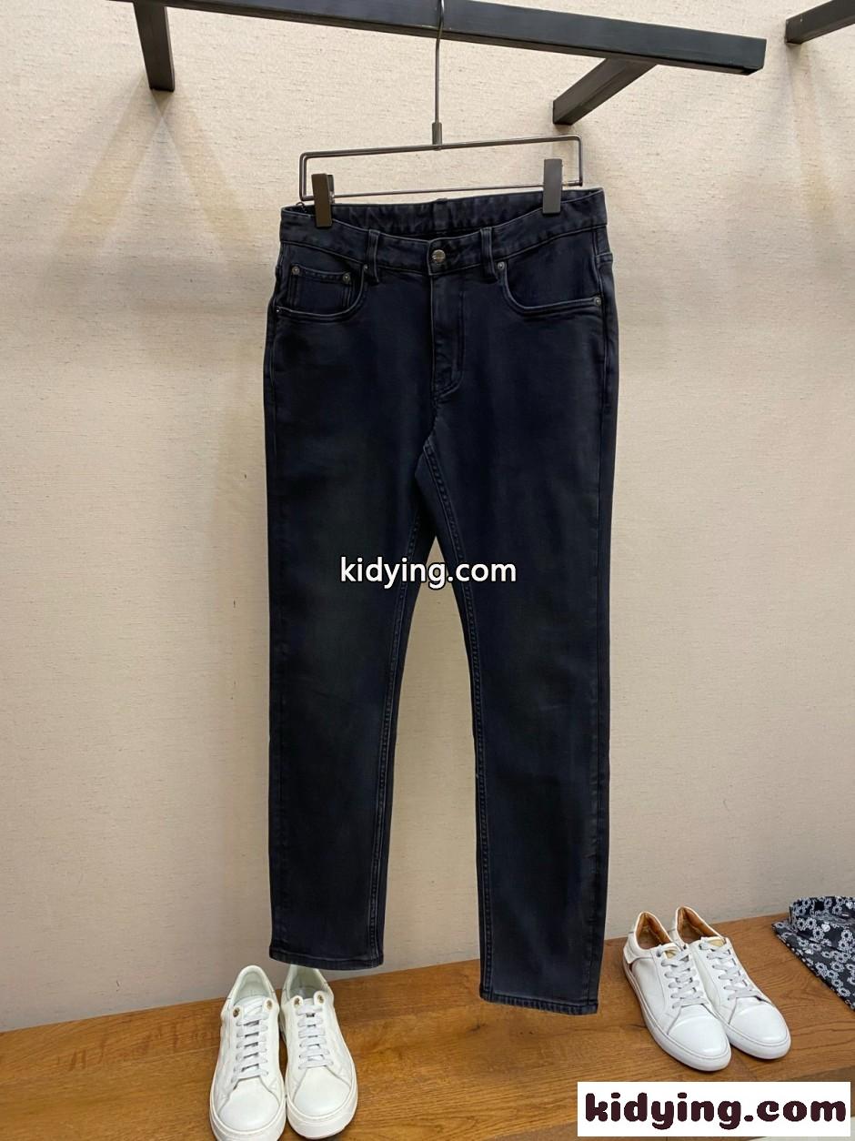 定番 合わせやすい デニムパンツ サルヴァトーレ・フェラガモ ジーンズ 偽物 ブラック-0