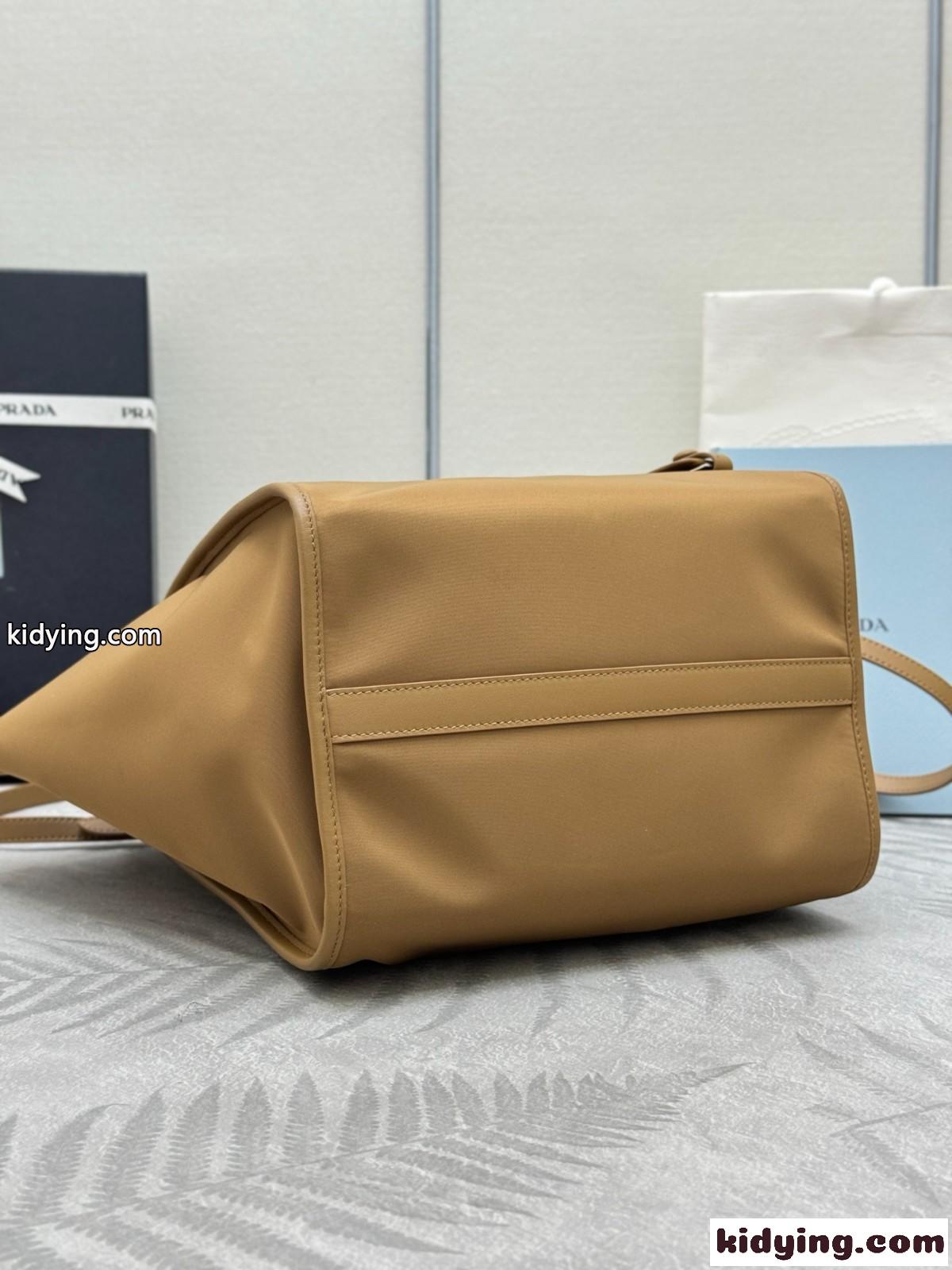 洗練された ミディアム Re-Nylon×レザー トートバッグ プラダ バッグ スーパーコピー 1BG578-3