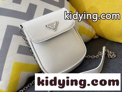 プラダバック お手入れ Prada-プラダの最新のレトロな携帯バッグは 牛革の手触りが絶賛されており 男女共通のもの コピー-3