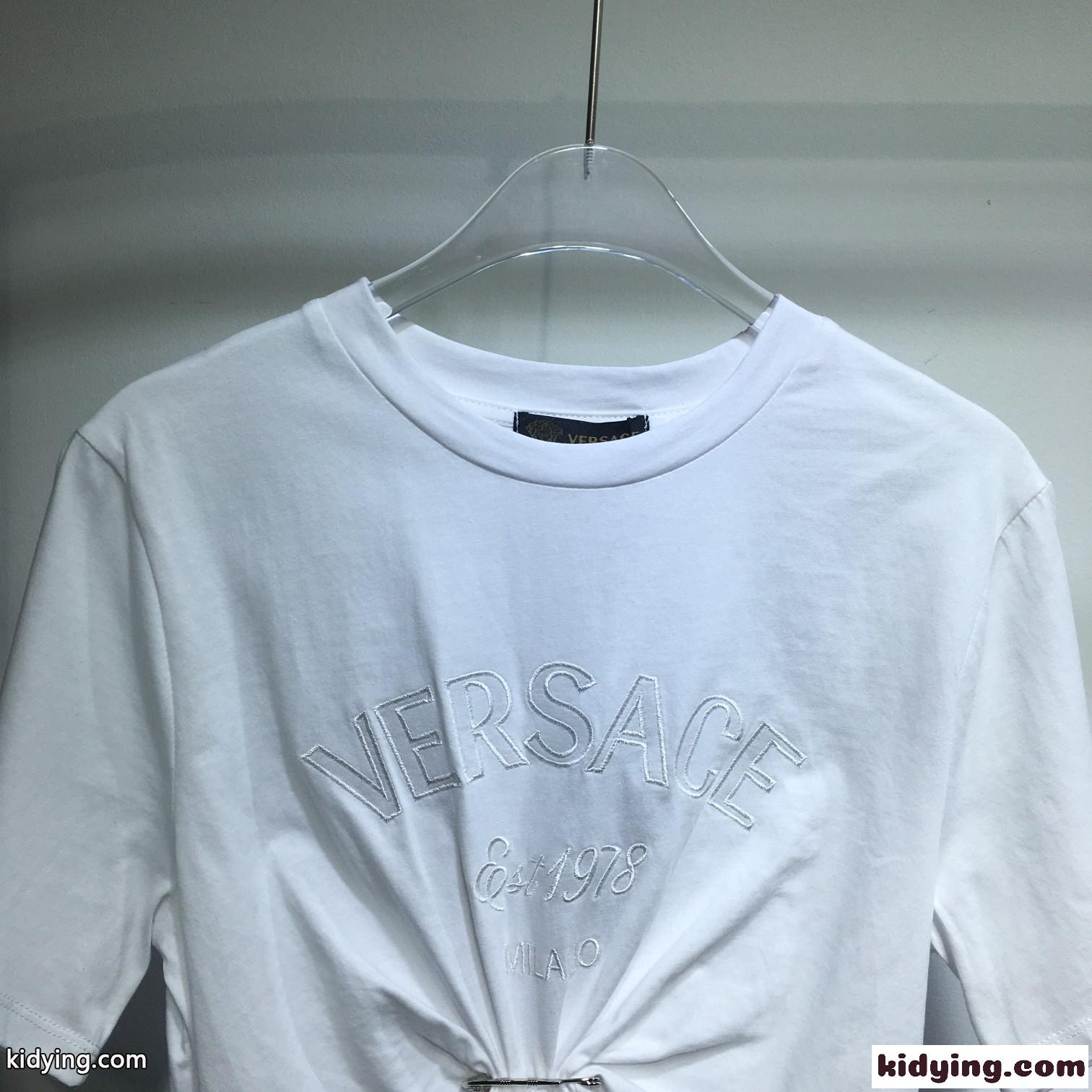 ヴェルサーチェ ミラノ スタンプ クロップ 半袖Tシャツ ヴェルサーチェ Tシャツ コピー ホワイト-1