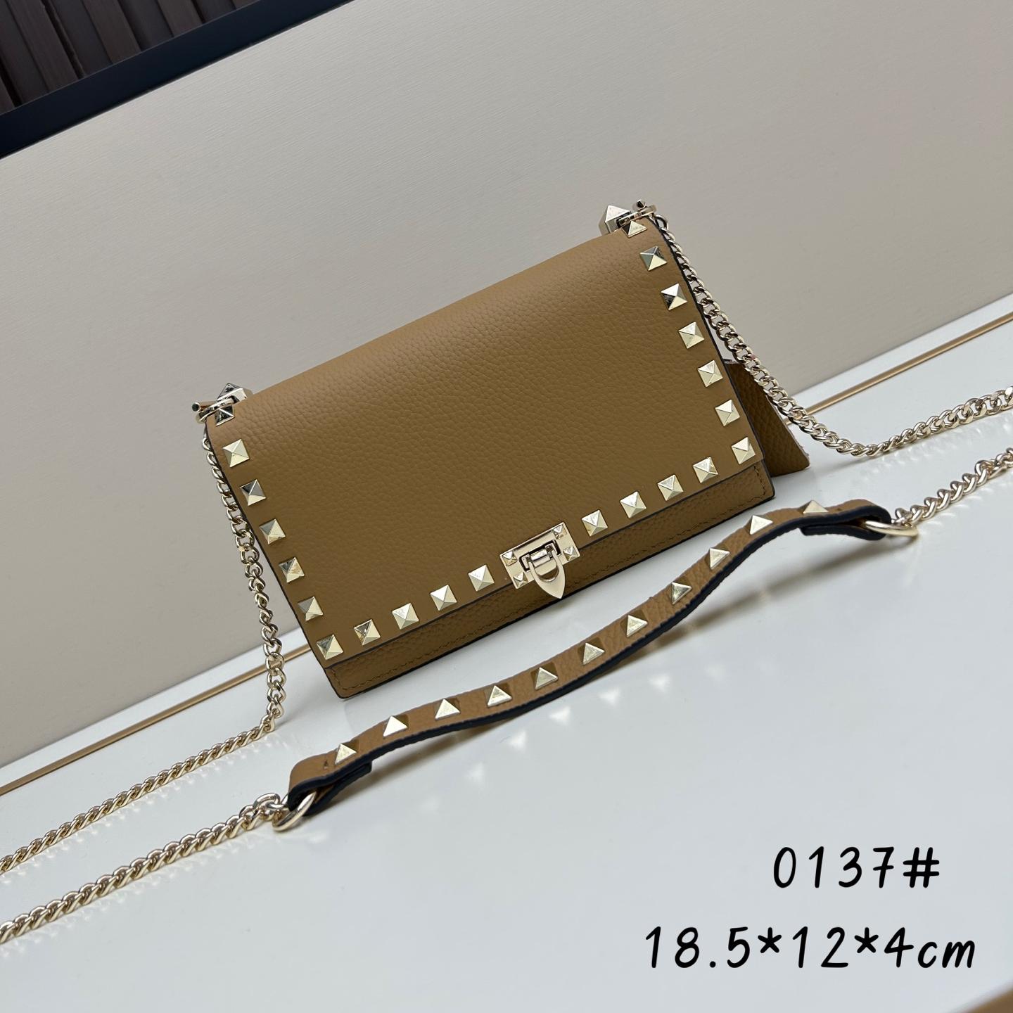 人気 ロックスタッズ ショルダーバッグ ヴァレンティノ バッグ コピー ブラウン-0