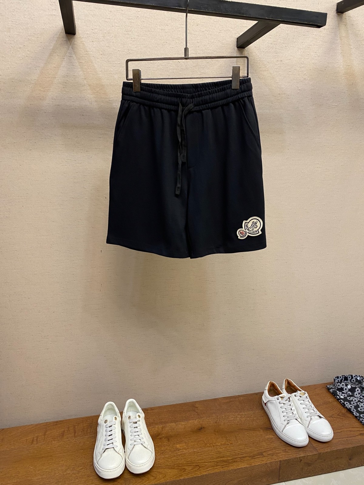 定番 カジュアル ロゴパッチ ショートパンツ モンクレール パンツ 偽物-1