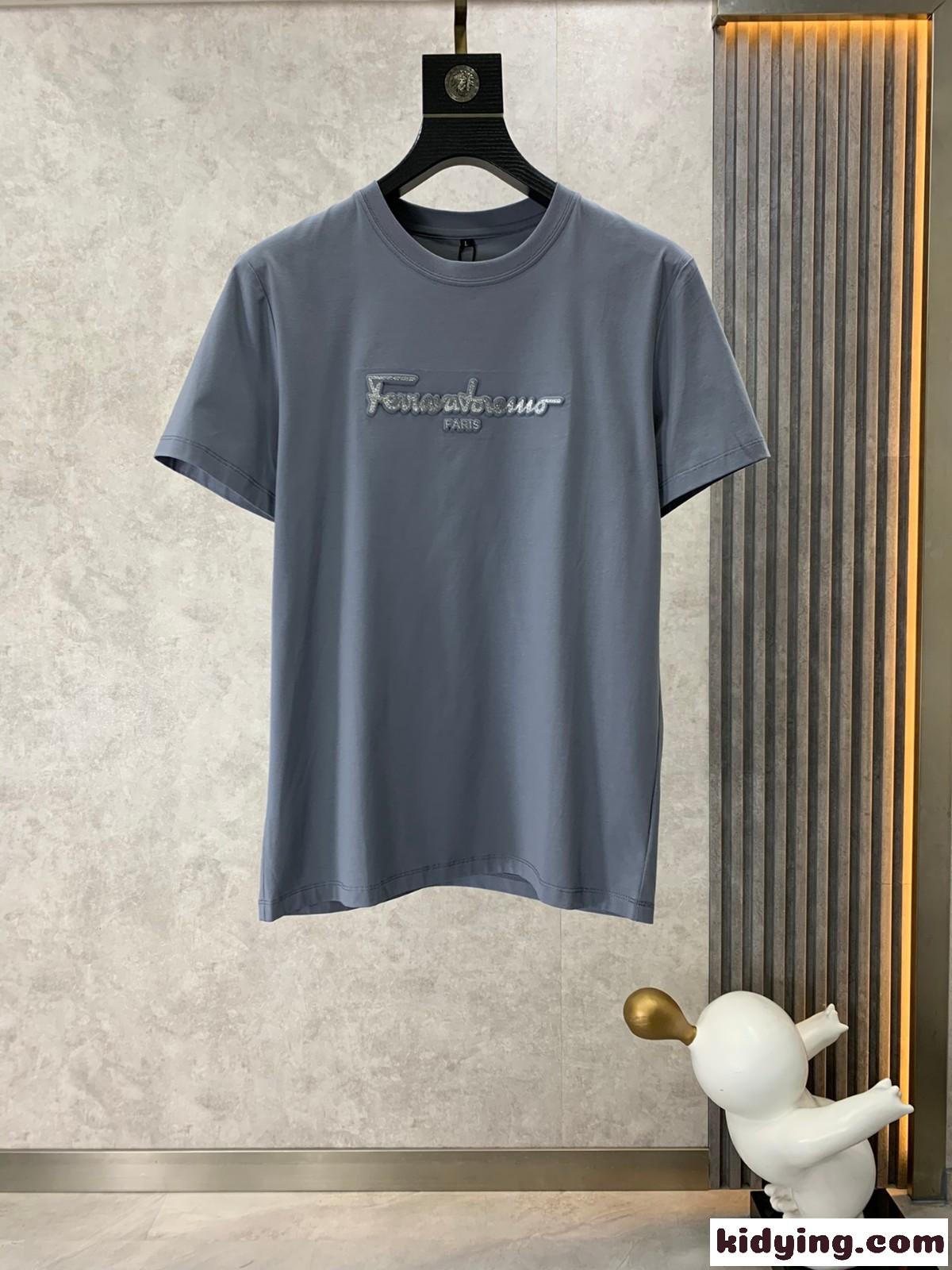シンプル ロゴ 合わせやすい クルーネック サルヴァトーレ・フェラガモ Tシャツ コピー 半袖Tシャツ グレー-0