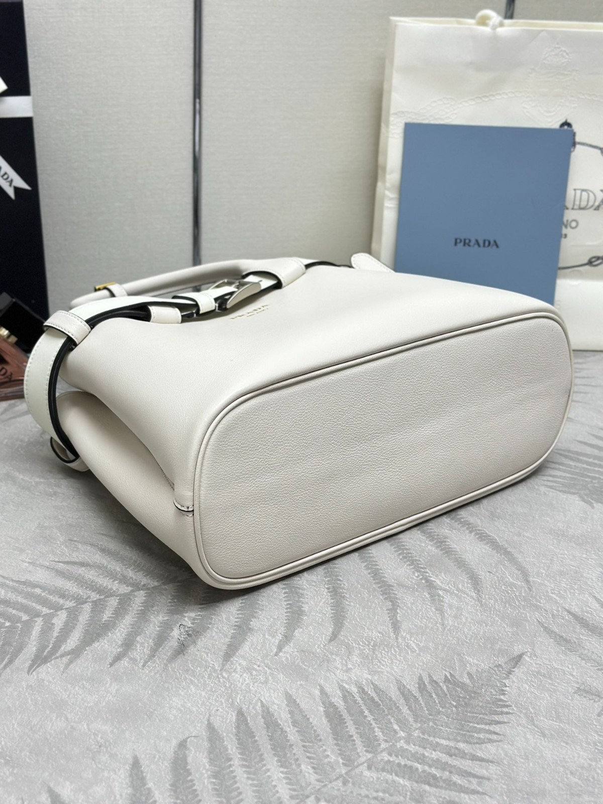 人気 上品 エレガント プラダ バッグ スーパーコピー 1BA434 ハンドバッグ ホワイト-3