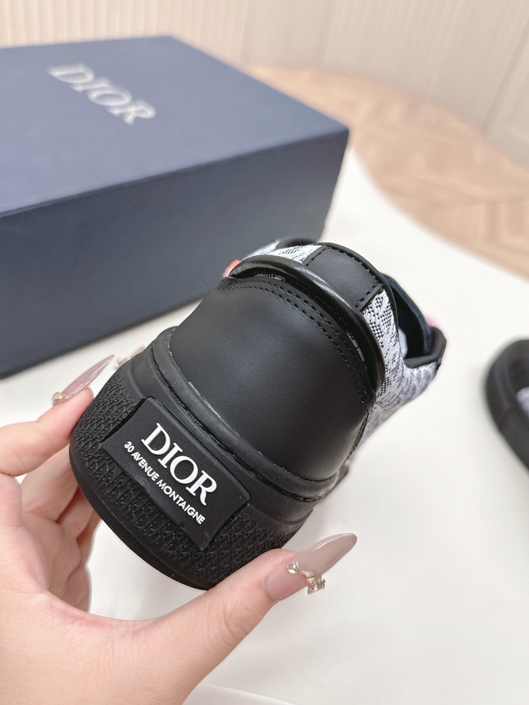 限定~DIOR AND KAWS B33 スピンスニーカー スーパーコピー ブラック-2