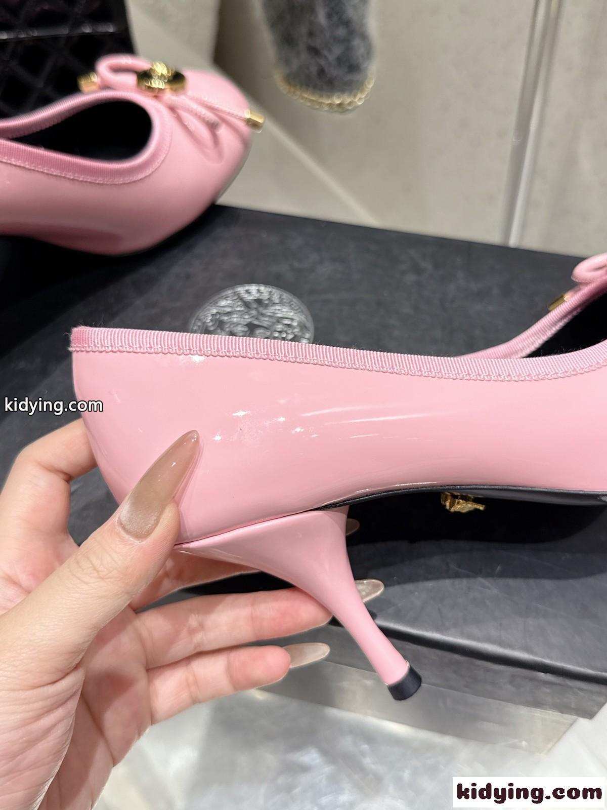 オペラ ボウ パテント パンプス ヴェルサーチェ スーパーコピー ハイヒール ピンク-4