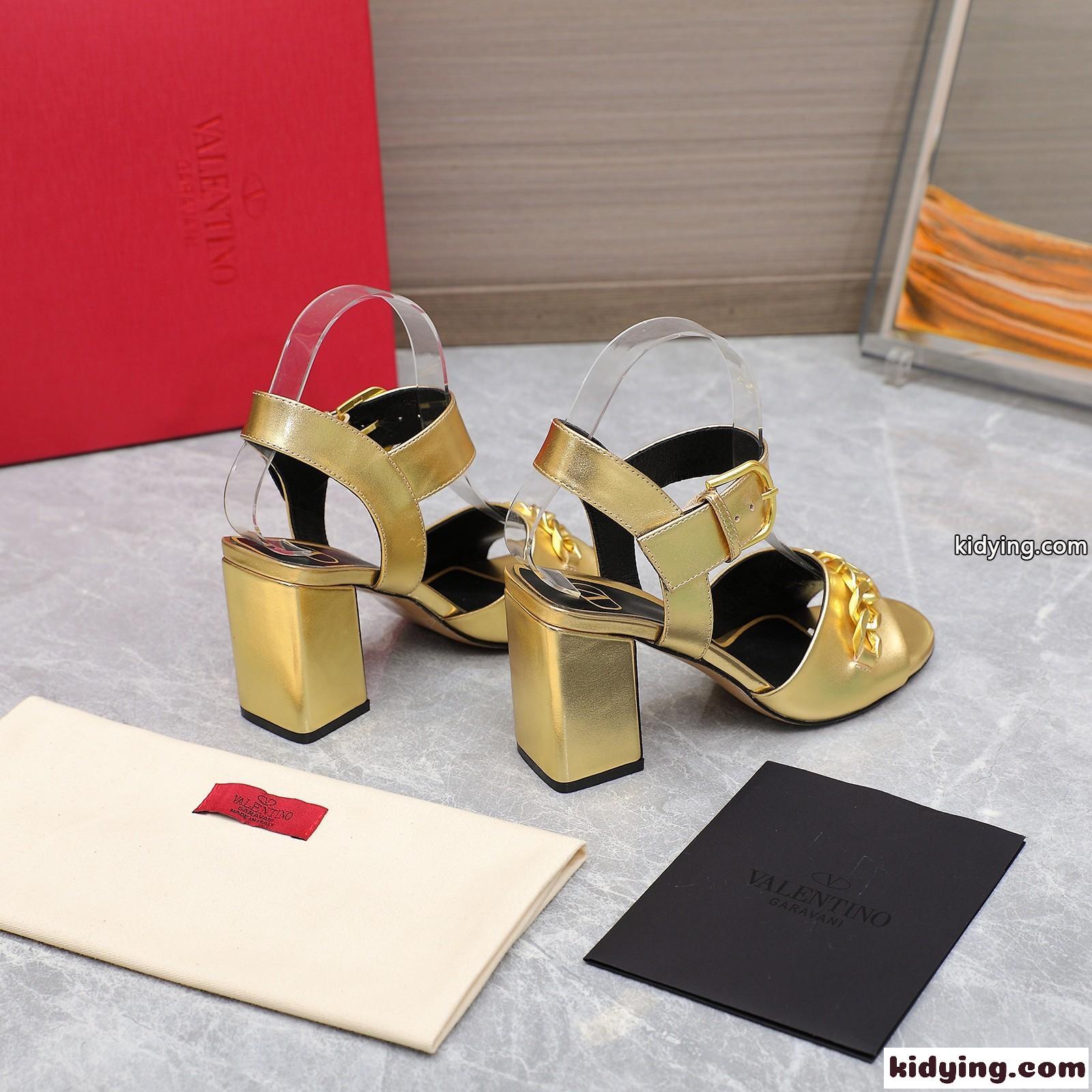 シンプル Vロゴ チェーン ストラップサンダル 8cm ヴァレンティノ サンダル コピー ゴールド-3