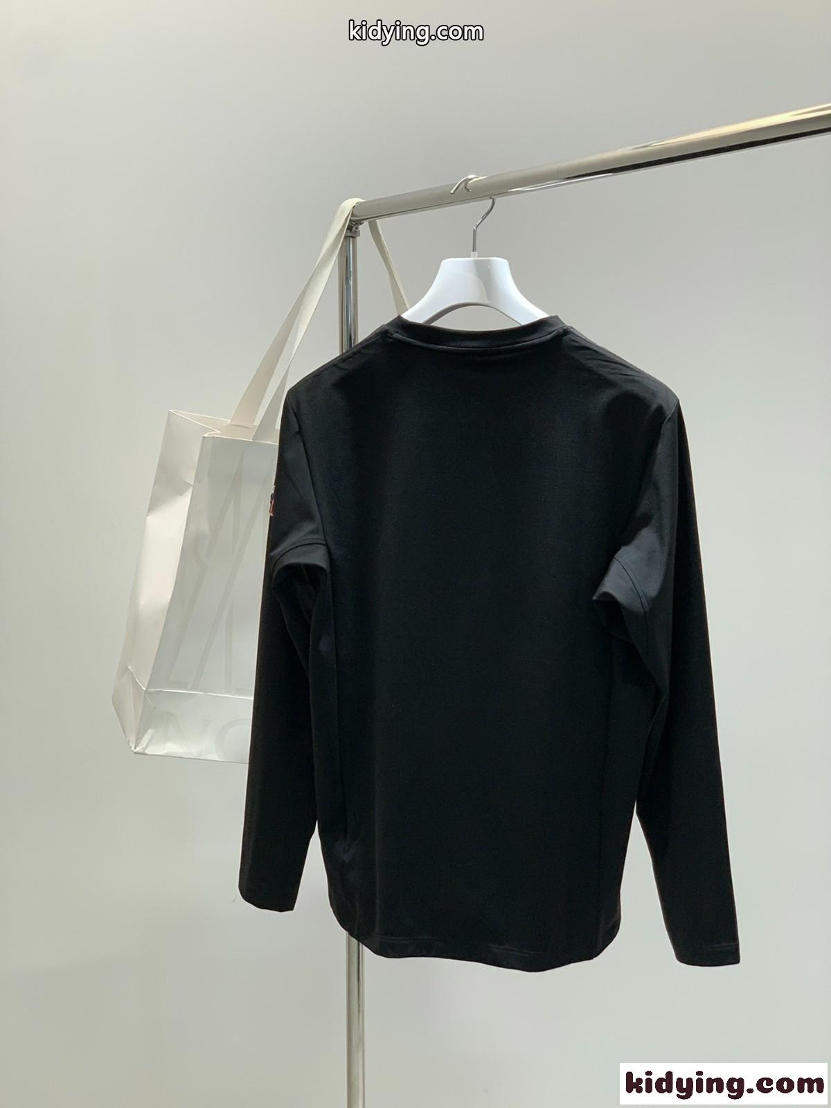 カジュアル 上品 クルーネック 長袖Tシャツ モンクレール Tシャツ 偽物 ブラック-0