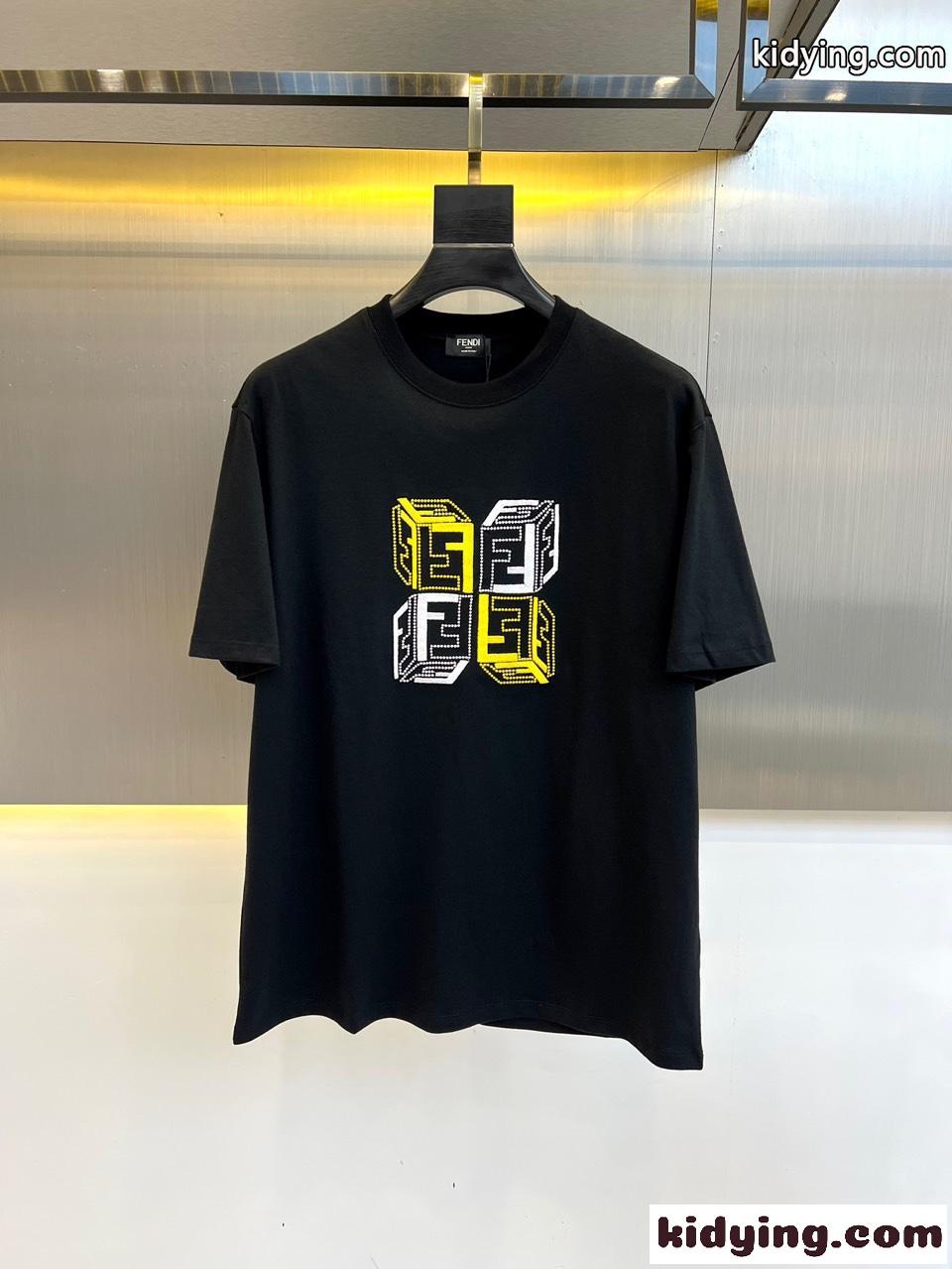 おしゃれ 合わせやすい 刺繍入り フェンディ 半袖Tシャツ コピー クルーネック ブラック-0