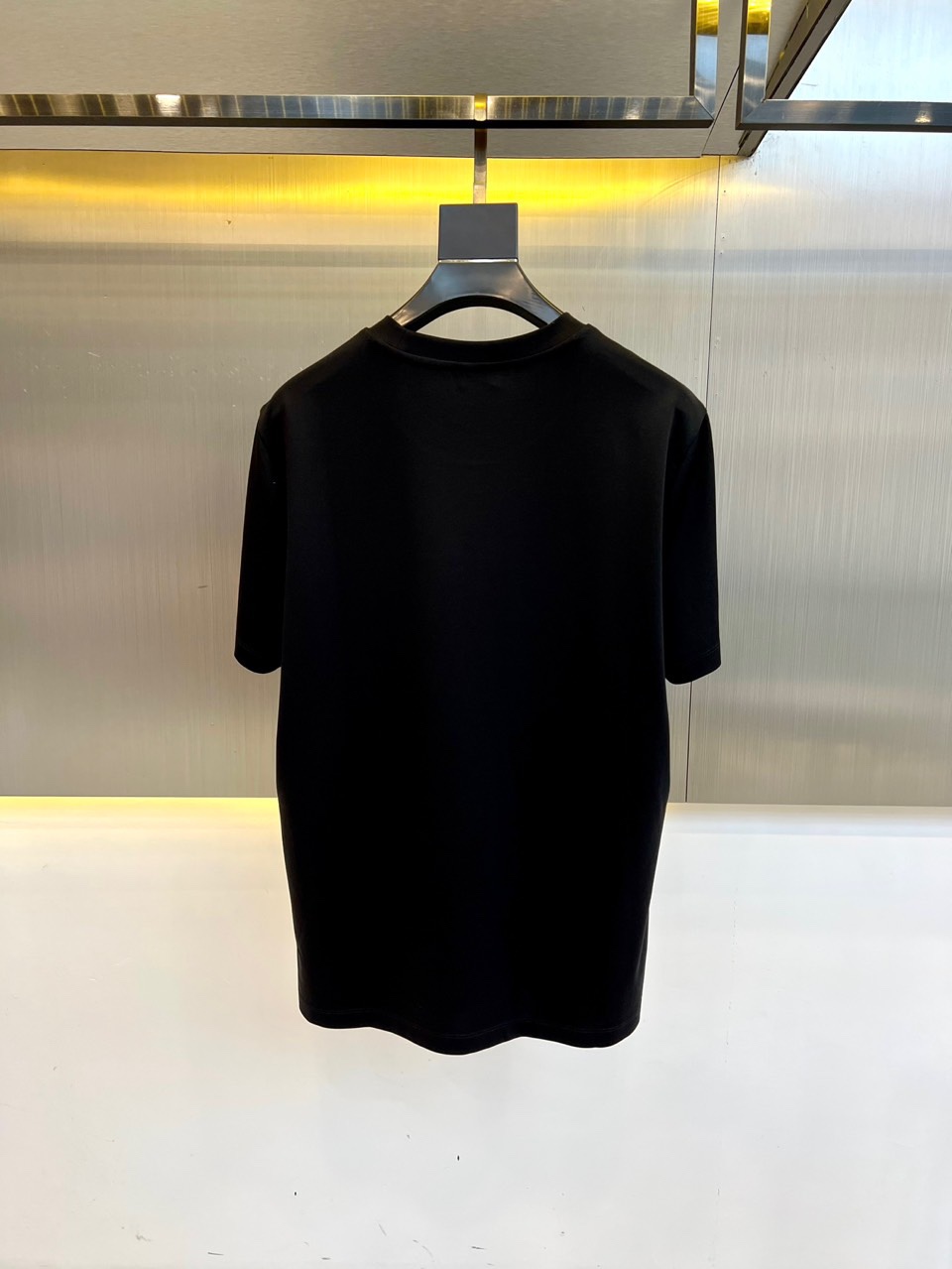 シンプル 上品 クルーネック 半袖Tシャツ バーバリー Tシャツ 偽物 ブラック-3