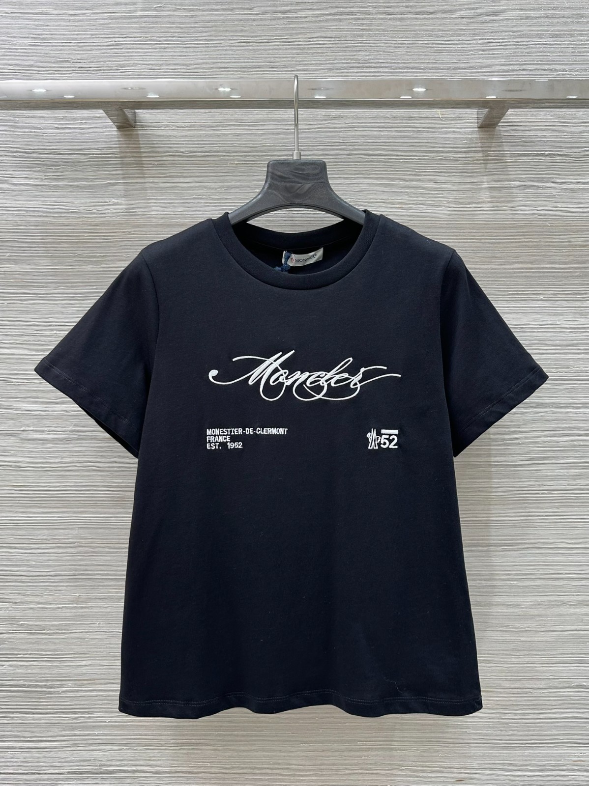カジュアル 刺繍入り 半袖Tシャツ モンクレール Tシャツ 偽物 クルーネック ブラック-2