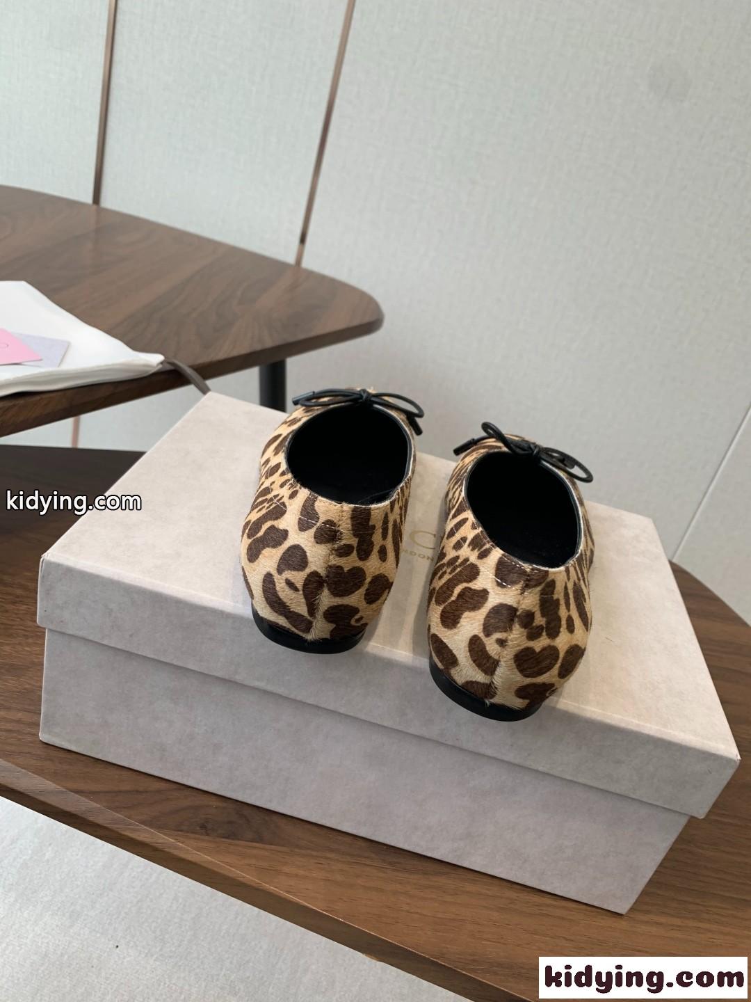 ジミーチュウ パンプス スーパーコピー 人気 お洒落 レオパード柄 フラットシューズ-3