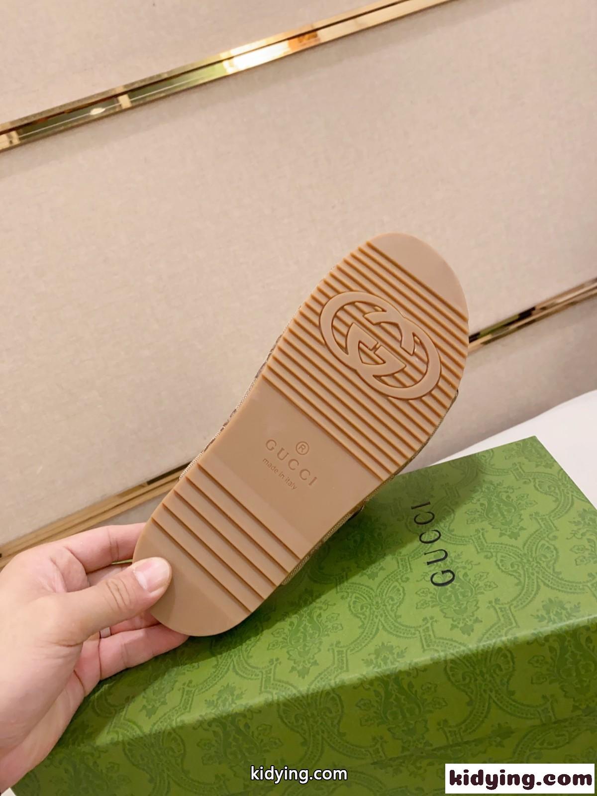 GGキャンバス グッチ サンダル コピー ストラップ付き メンズ スライドサンダル-4
