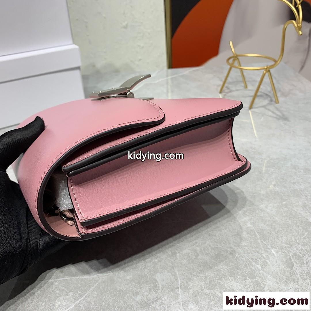 人気 上品 クラシック レザー ショルダーバッグ セリーヌ バッグ コピー ピンク-0
