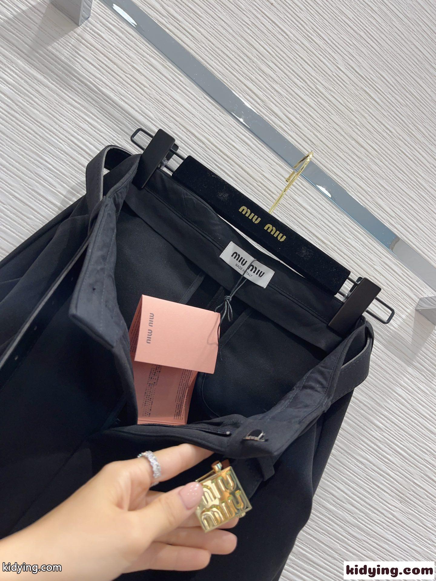 ミュウミュウ パンツ コピー レディース シンプル 高級感 ミッドライズ ワイドパンツ-4