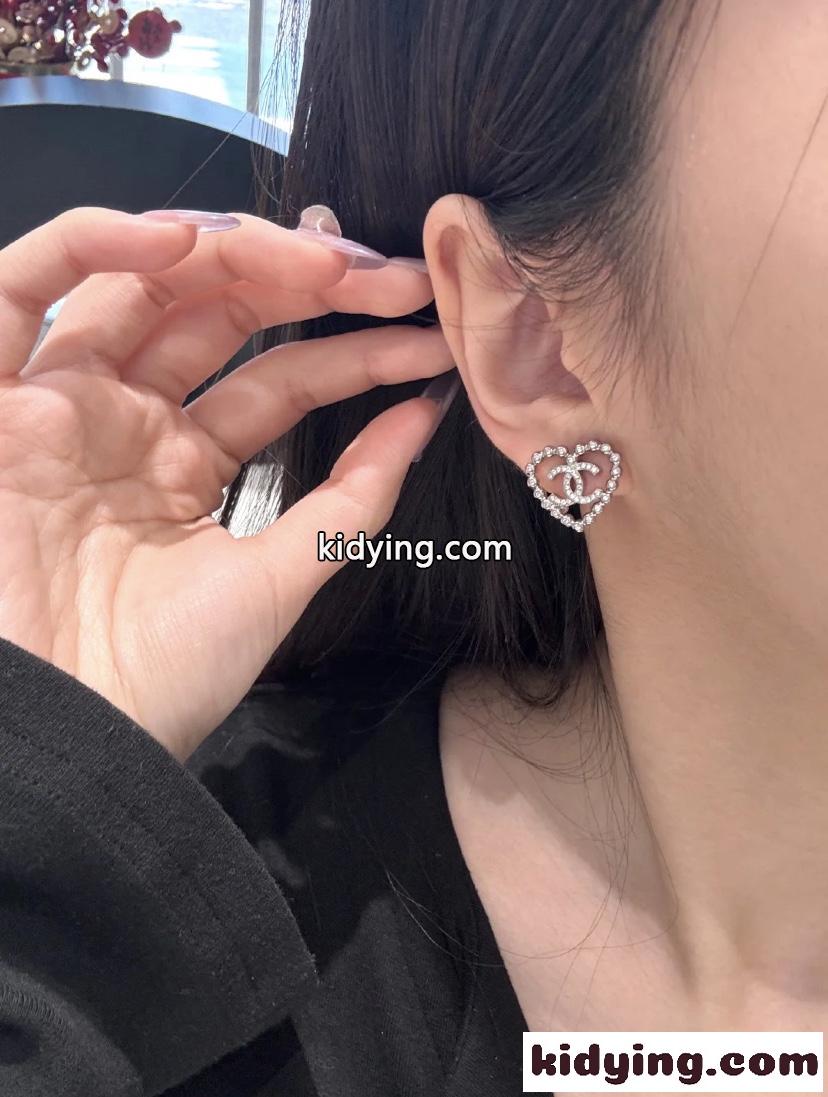 シンプル 合わせやすい シャネル イヤリング コピー レディースピアス シルバー-4