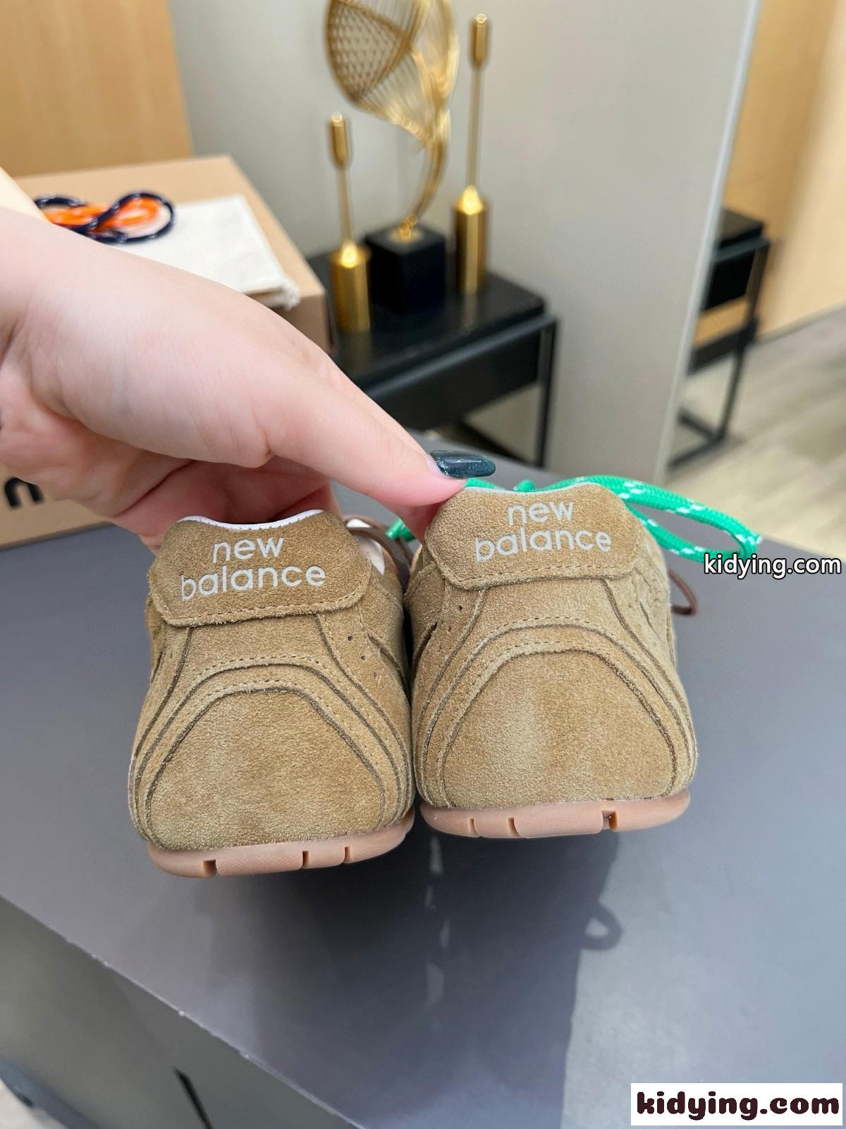 New Balance x Miu Miu xxx スエードスニーカー ミュウミュウ スニーカー コピー カーキ-1