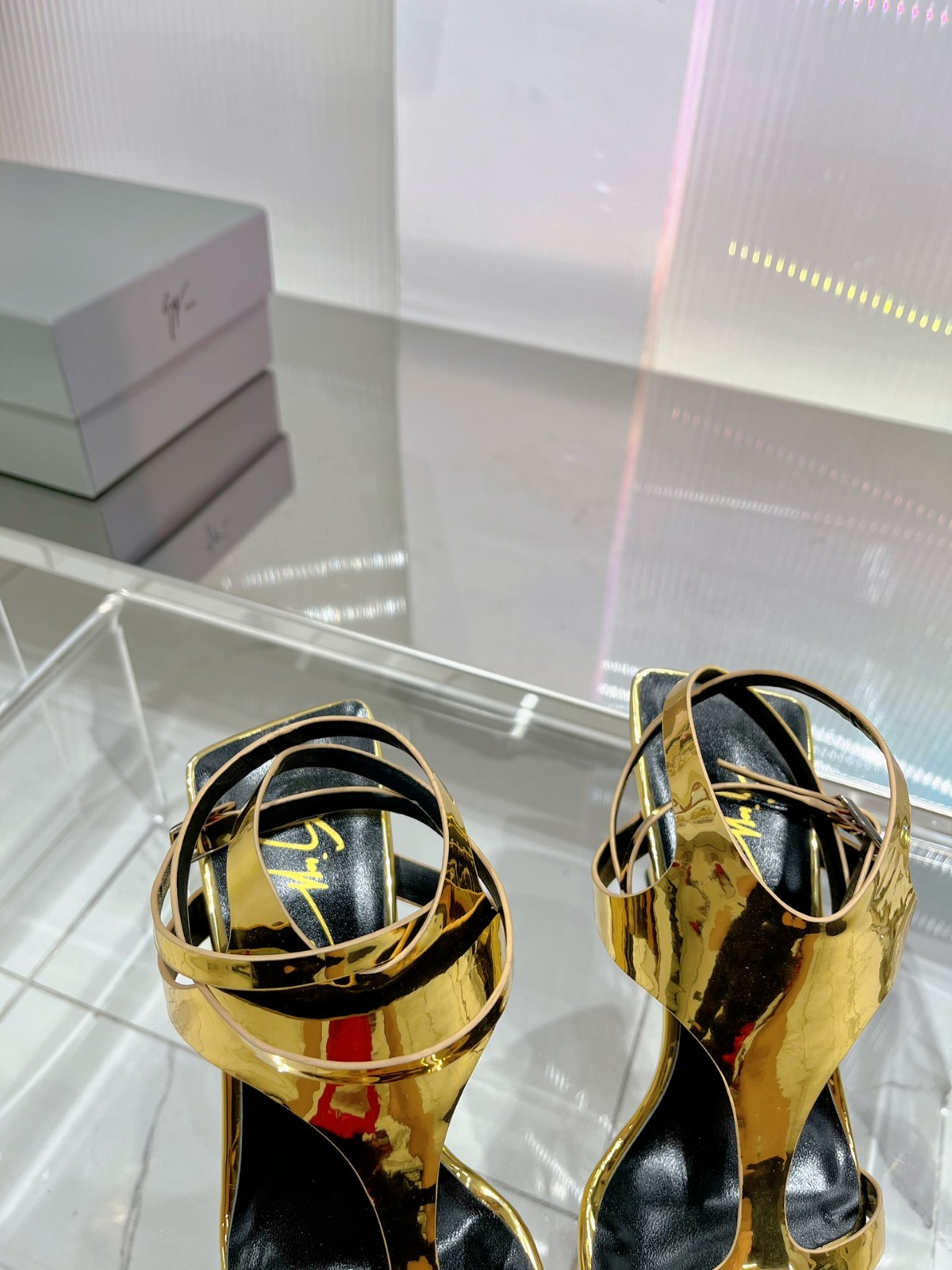 上品 レディース パテントレザー ジュゼッペ・ザノッティ サンダル コピー ゴールド-0