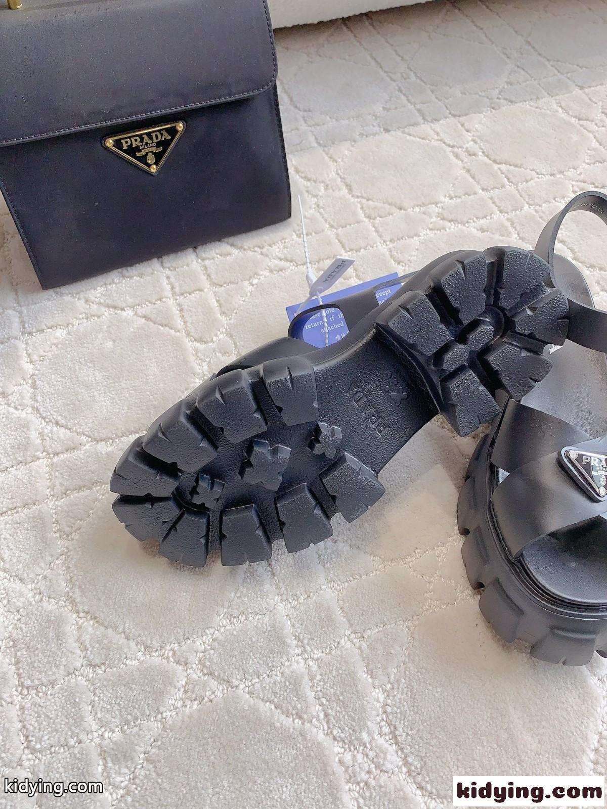 トライアングルロゴ付き 厚底 レディースシューズ プラダ サンダル コピー ブラック-4