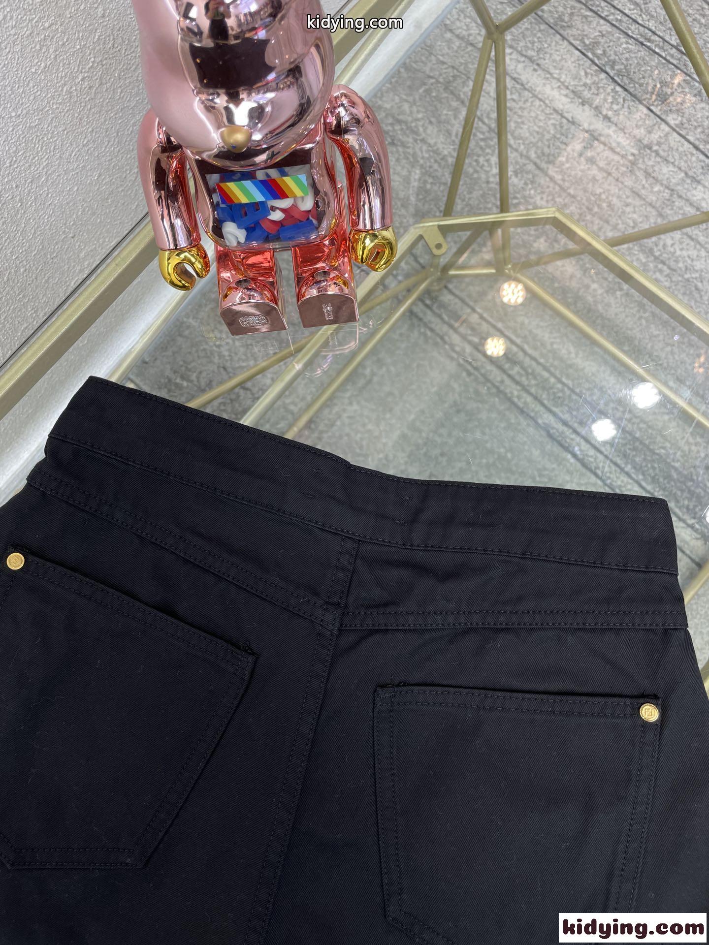 カジュアル お洒落 合わせやすい フェンディ パンツ コピー レディース デニム ショートパンツ-4