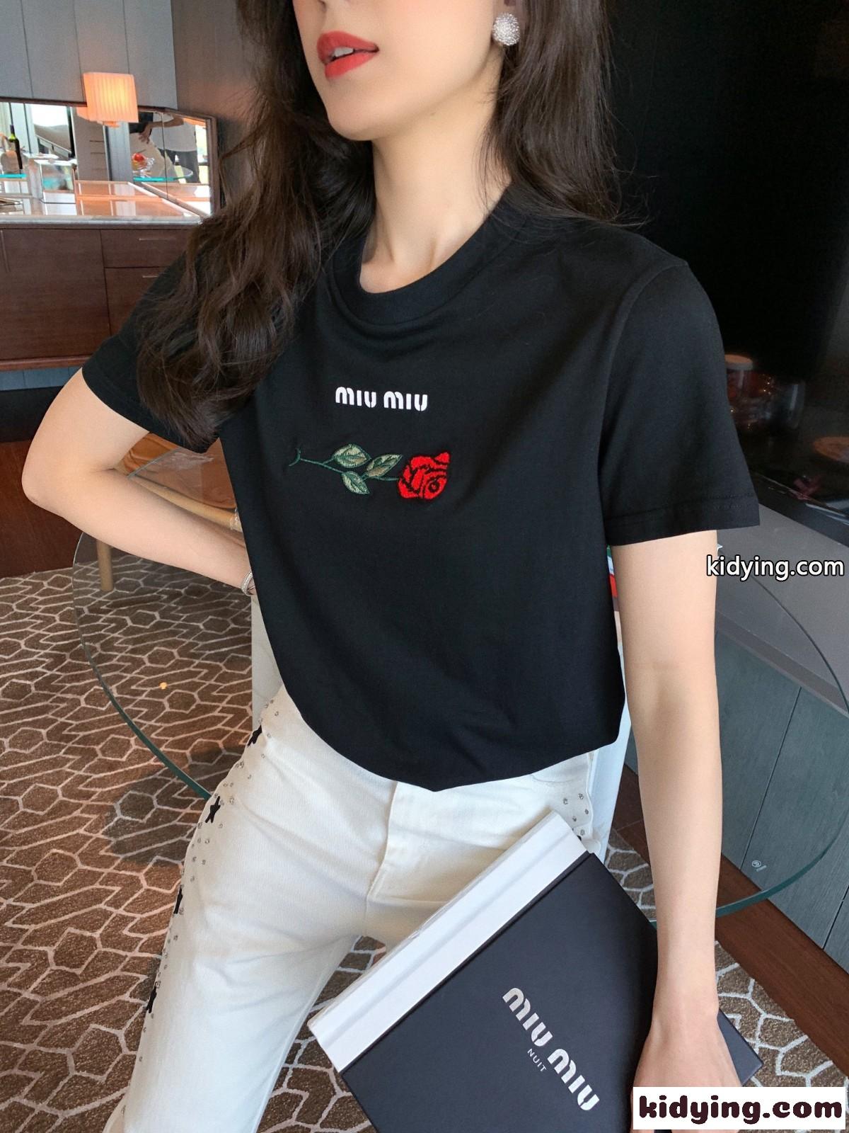 定番 人気 刺繍 スリム ミュウミュウ 半袖tシャツ コピー クールネックレディース おしゃれ 合わせやすい-4