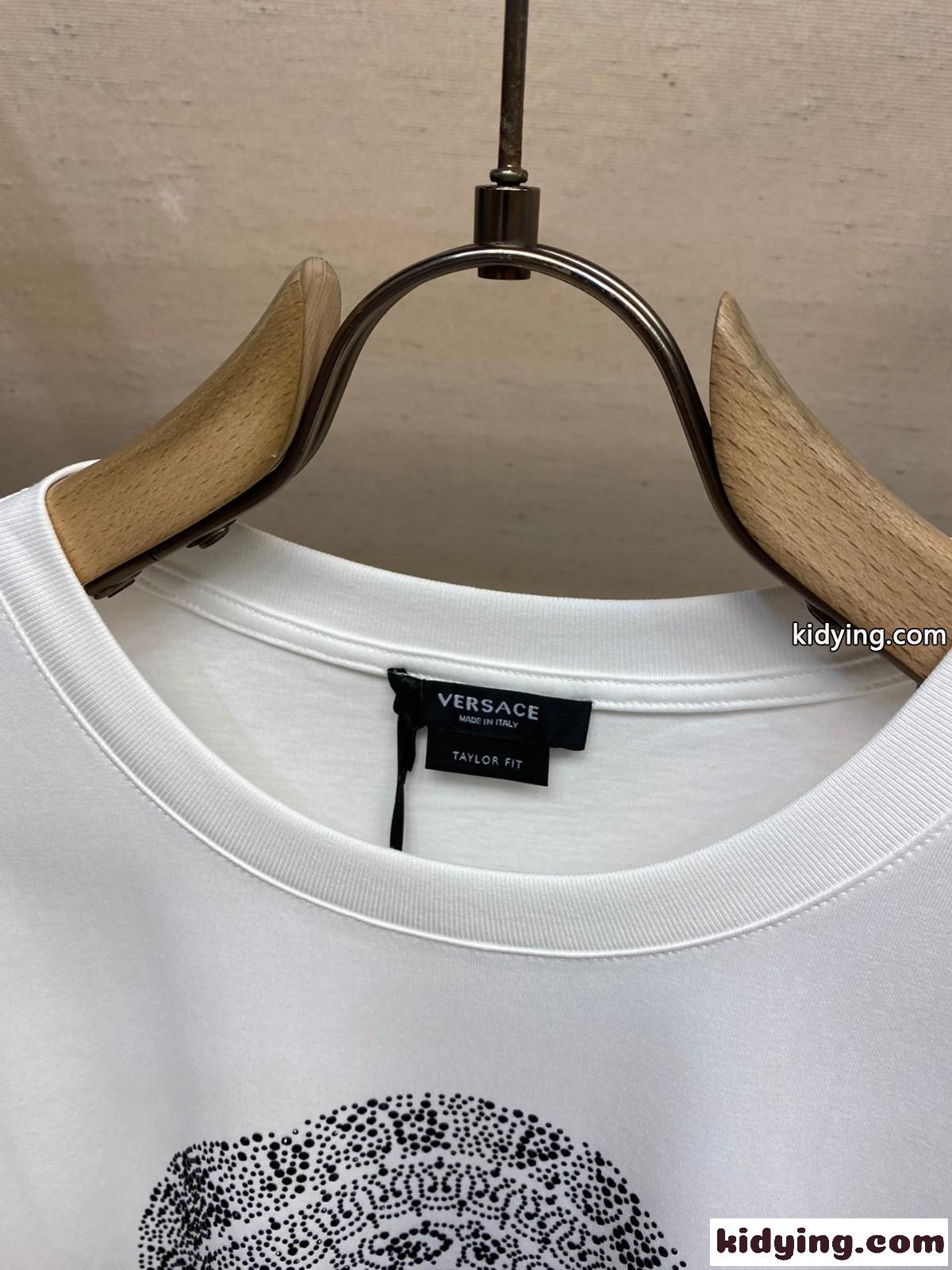 カジュアル 快適 クルーネックメドゥーサ ヴェルサーチェ Tシャツ コピー 半袖 トップス-4