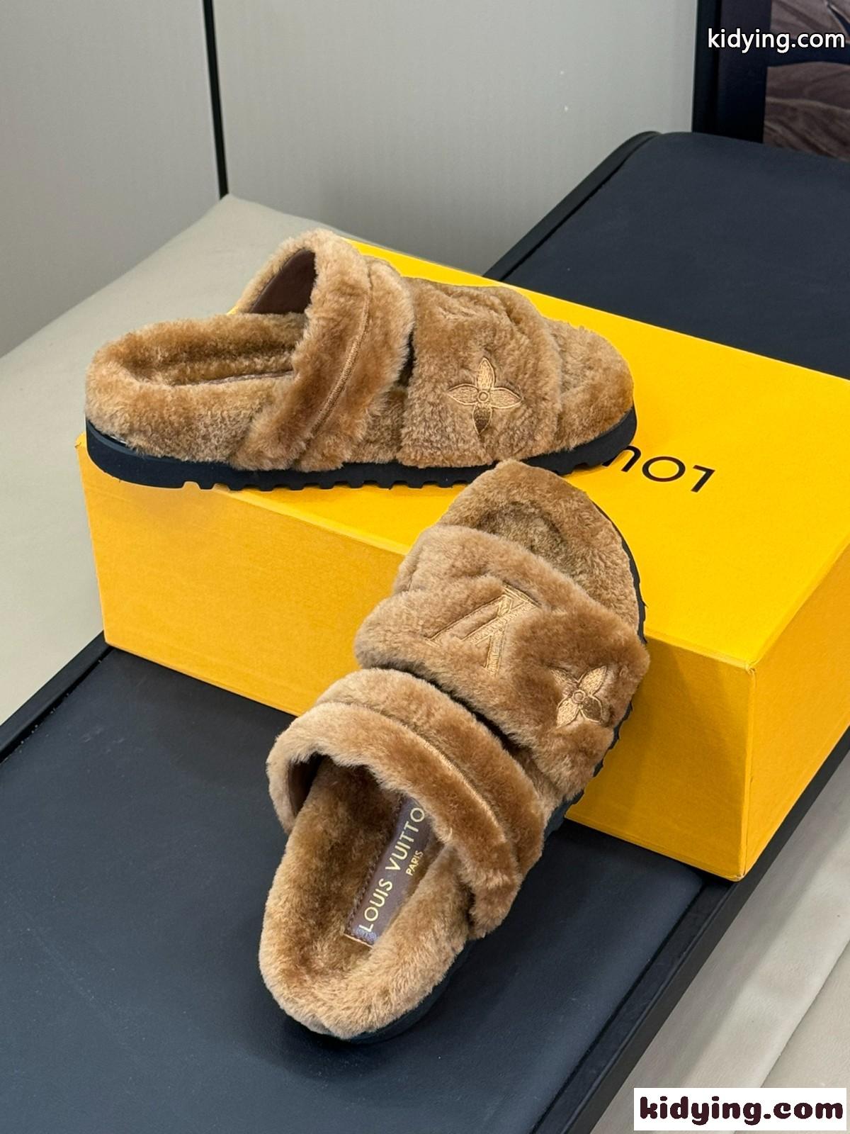 今季大人気 もこもこ LV サンセット･ライン ミュール ルイヴィトン シューズ コピー ブラウン-1