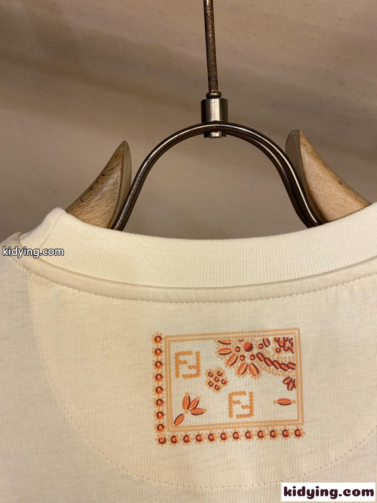 お洒落 定番 クルーネック 半袖Tシャツ フェンディ Tシャツ 偽物 コットン ベージュ-4