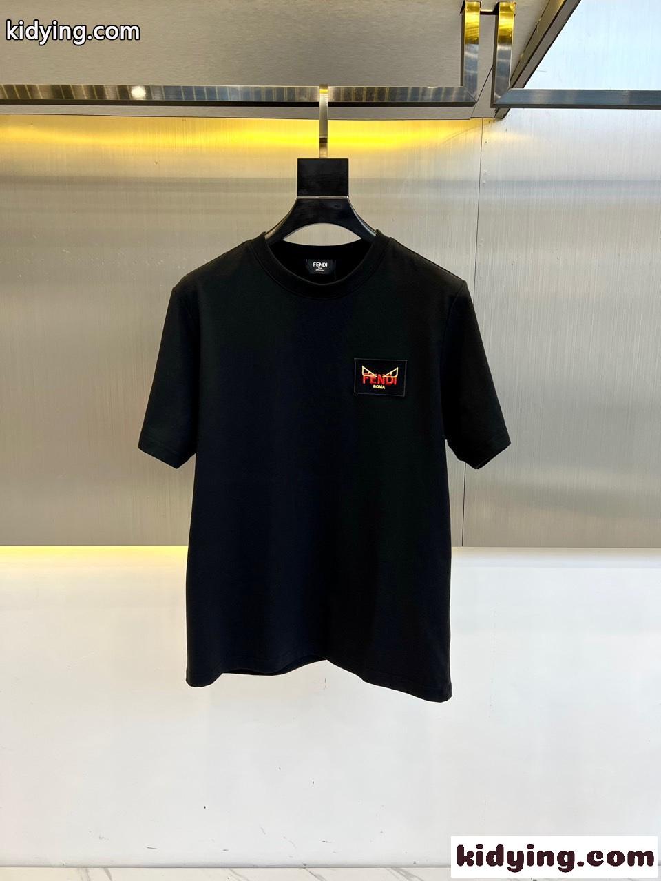 シンプル 合わせやすい 半袖Tシャツ フェンディ Tシャツ コピー クルーネック ブラック-0