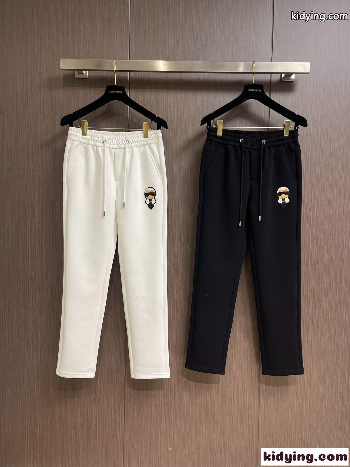 ロゴパッチ付き カジュアルパンツ フェンディ パンツ 偽物 メンズ ズボン-0