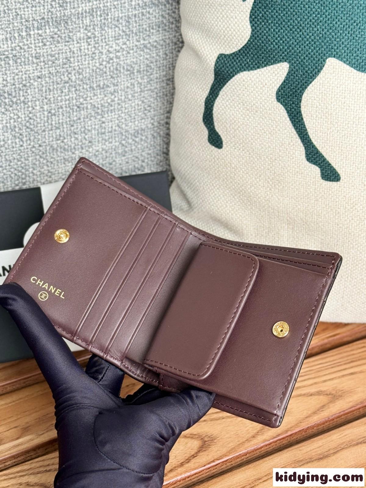 コンパクト シャネル 財布 スーパーコピー 2つ折り財布 ブラックxゴールド金具-0