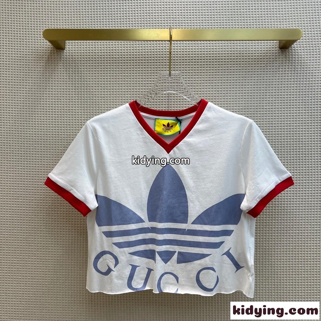 adidas x Gucci クロップドTシャツ Vネック ロゴ プリント グッチ Tシャツ コピー 半袖 トップス-3