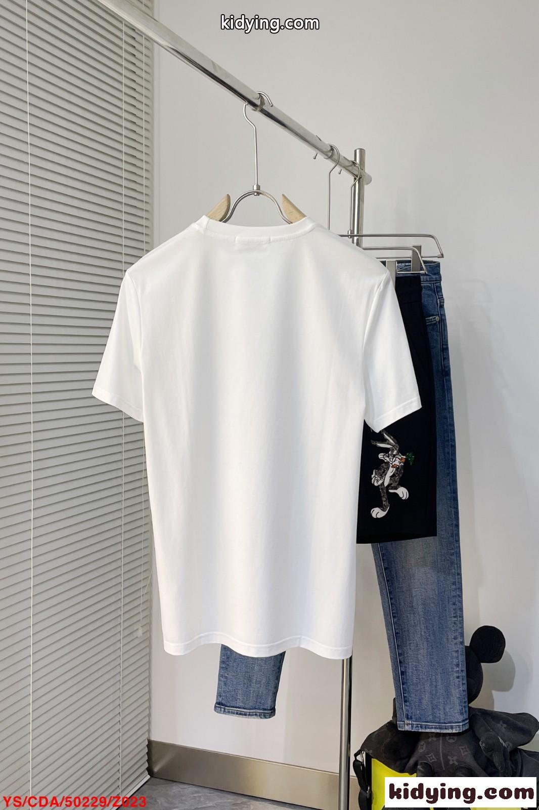 カジュアル 合わせやすい イヴ・サンローラン Tシャツ コピー クルーネック 半袖-2