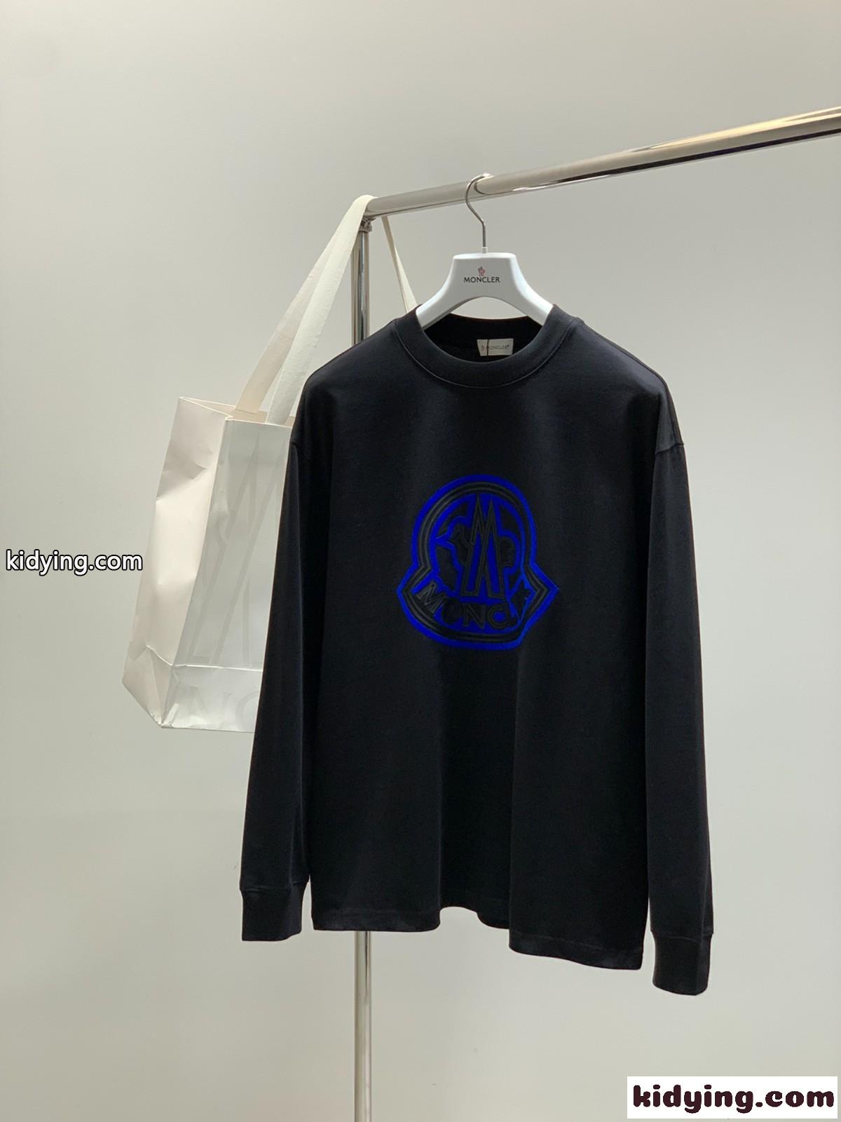 カジュアル ロゴ入り クルーネック 長袖Tシャツ モンクレール Tシャツ 偽物 ブラック-0
