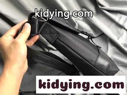 AJアルマーニの男性用ショルダーバッグ 皮布の光沢が非常に高く アルマーニ かばん コピー 手触りが柔らかく快適です-3