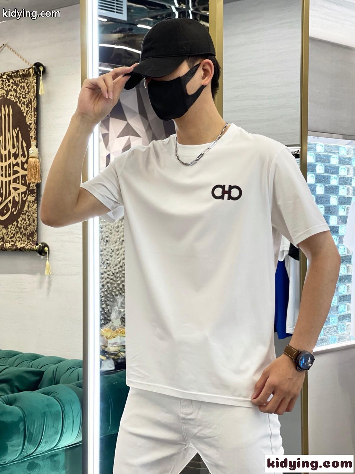 サルヴァトーレ・フェラガモ Tシャツ コピー クルーネック シンプル ロゴ 合わせやすい 半袖Tシャツ-4