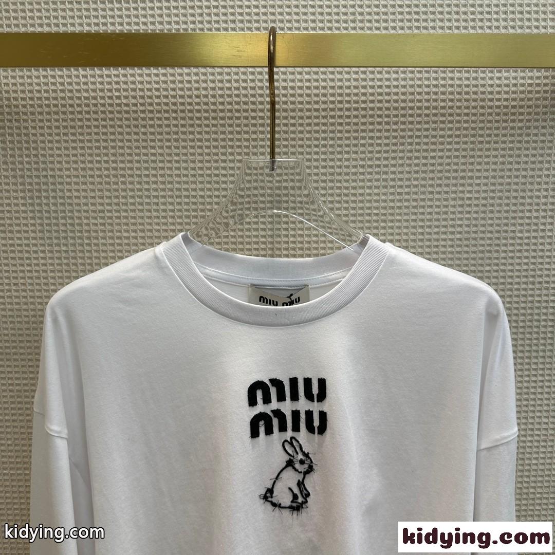 シンプル ロゴ入り 着心地いい クルーネック ミュウミュウ Tシャツ コピー 長袖 コットン-1