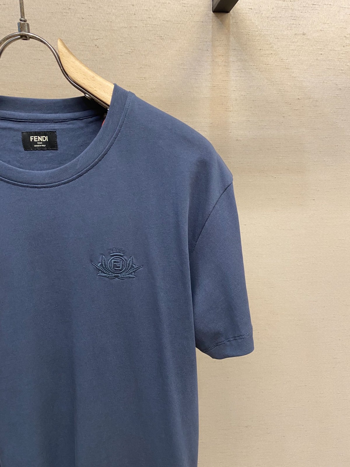 シンプル ロゴ刺繍 フェンディ Tシャツ コピー クルーネック ネイビー-2
