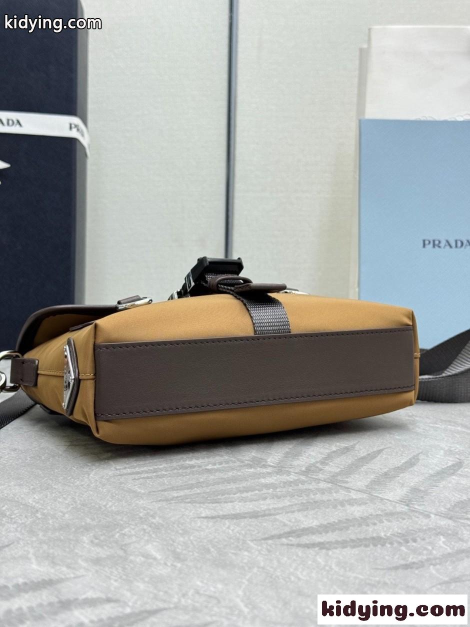 Re-Nylon xレザー スマートフォンケース プラダ バッグ スーパーコピー 2ZT071-3