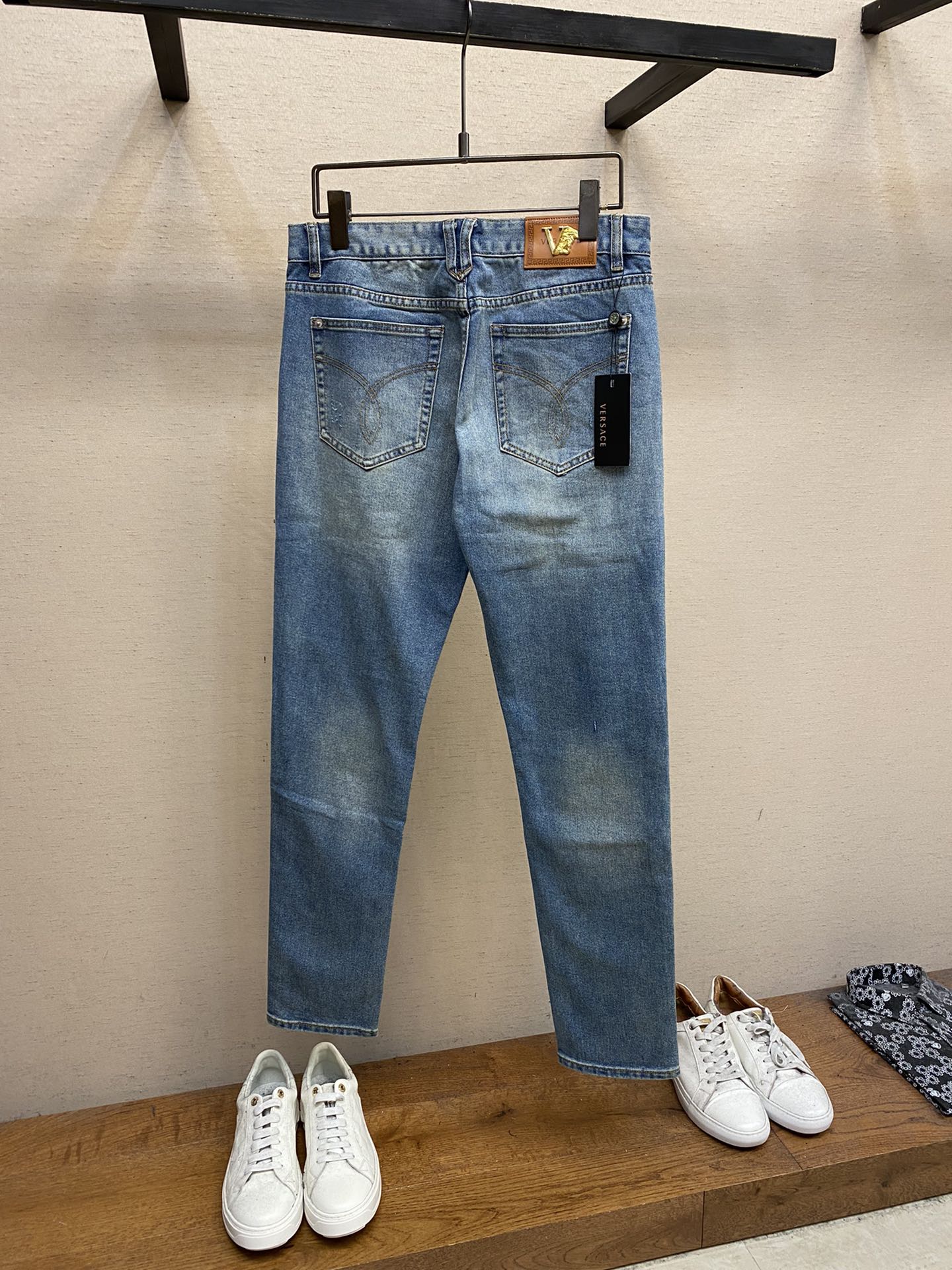 シンプル 合わせやすい デニムパンツ ヴェルサーチェ パンツ コピー ジーンズ-0